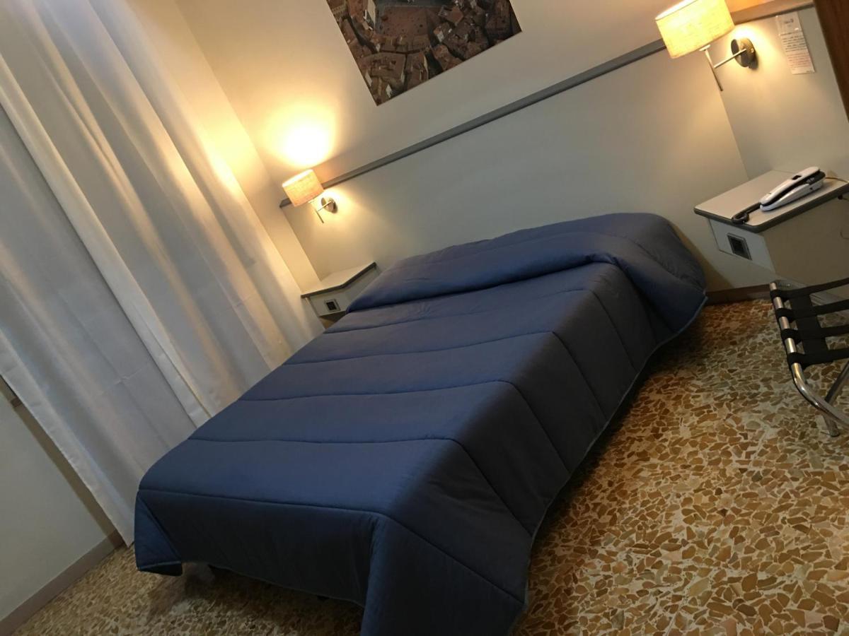 Hotel Ai Tufi Сиена Екстериор снимка