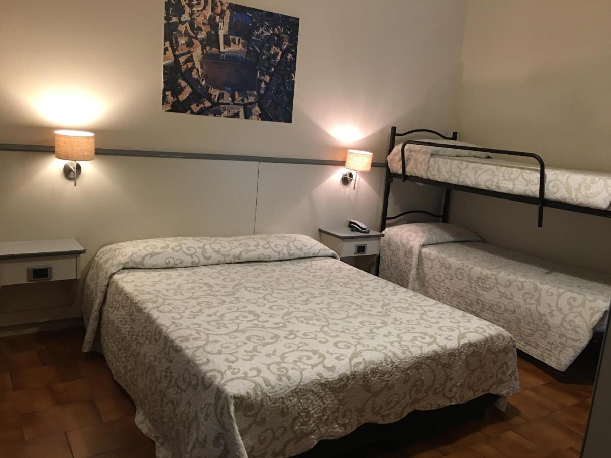 Hotel Ai Tufi Сиена Екстериор снимка