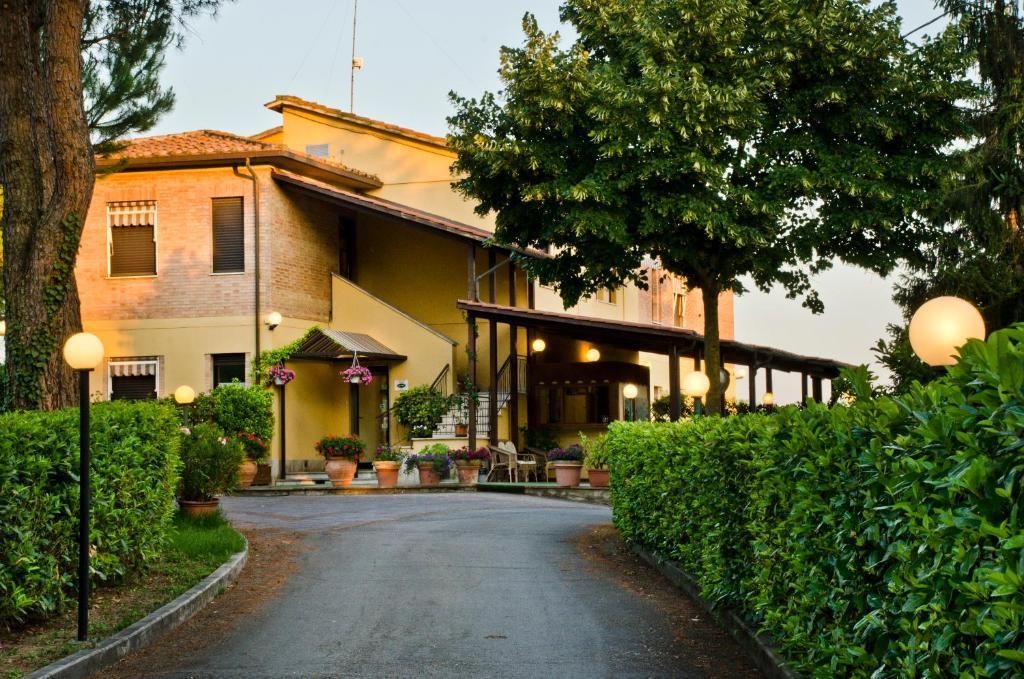 Hotel Ai Tufi Сиена Екстериор снимка