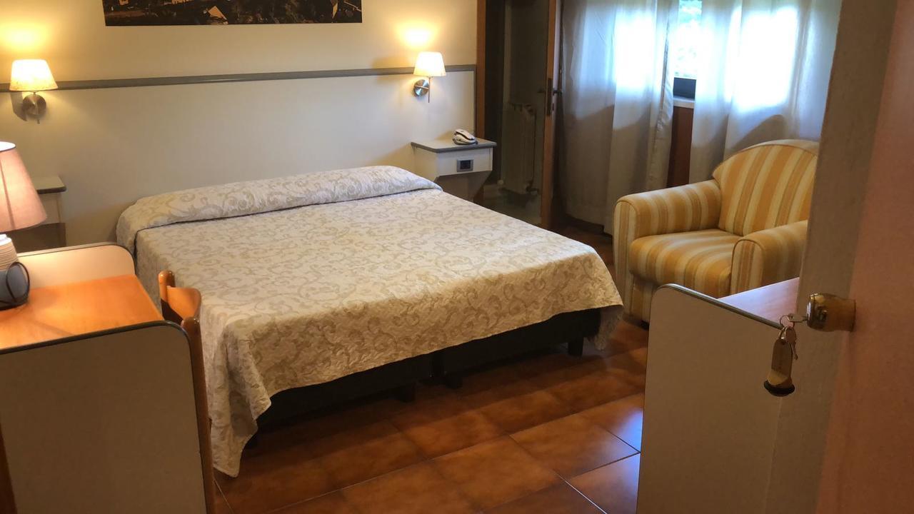 Hotel Ai Tufi Сиена Екстериор снимка