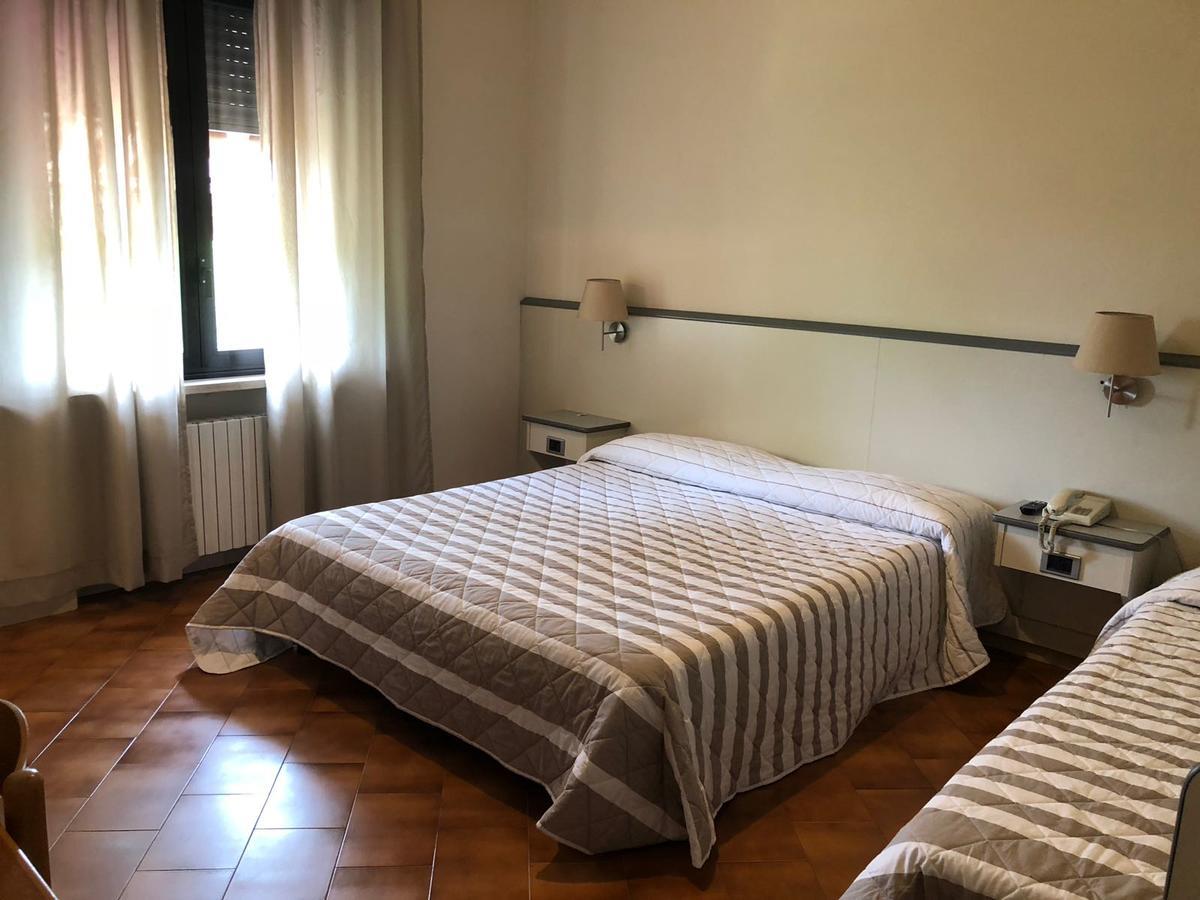 Hotel Ai Tufi Сиена Екстериор снимка