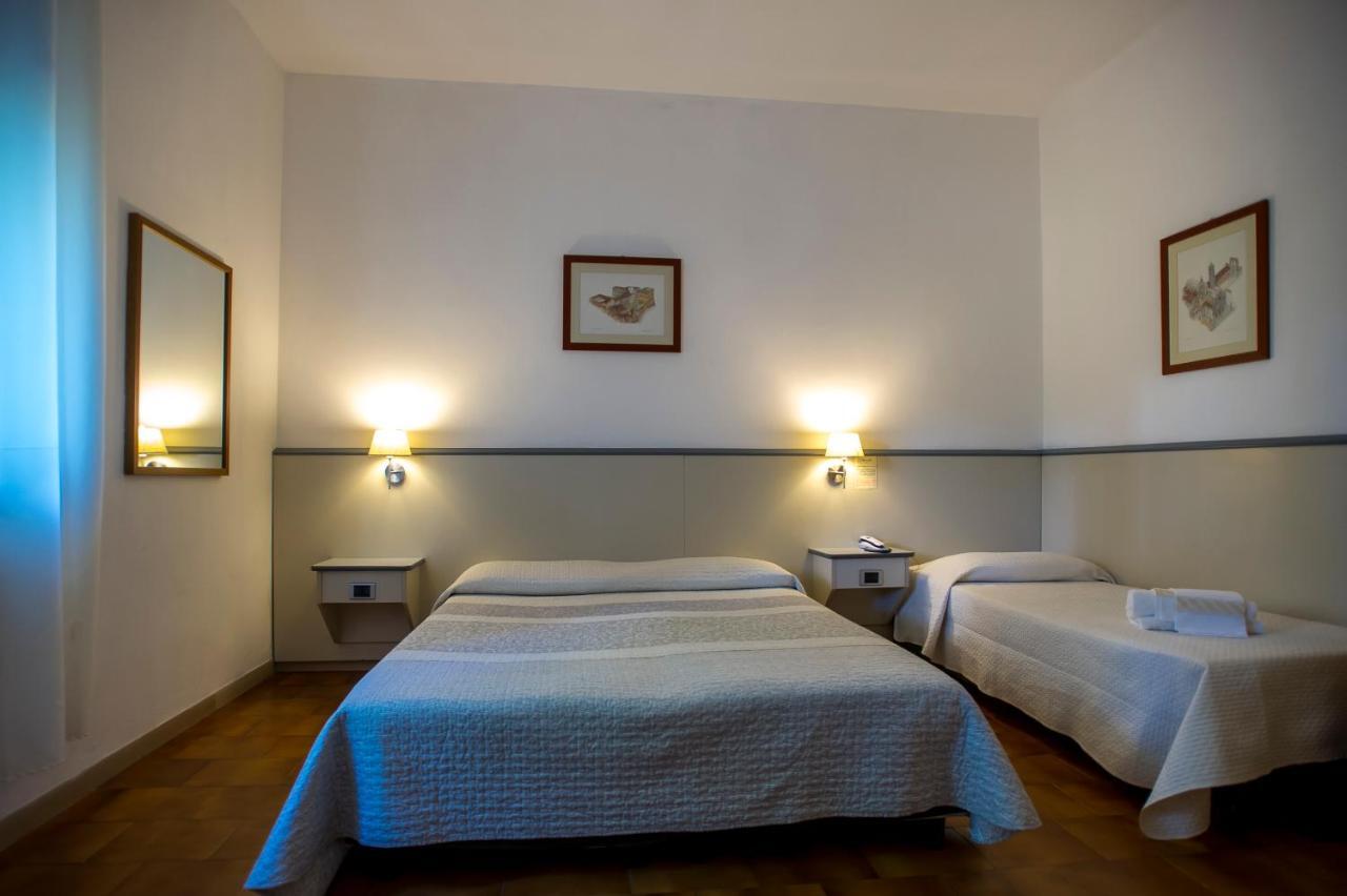 Hotel Ai Tufi Сиена Екстериор снимка
